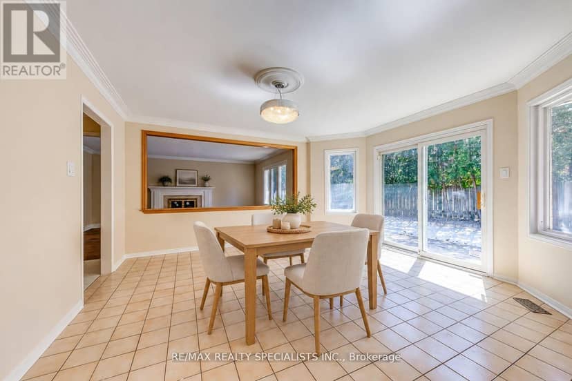 102 Sunforest Drive — photo 17 of 40
