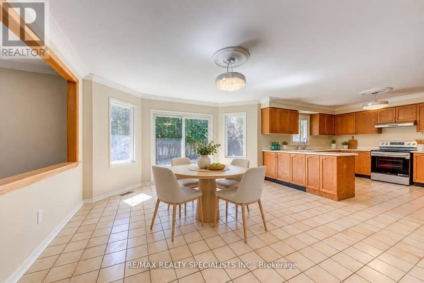 102 Sunforest Drive — photo 14 of 40