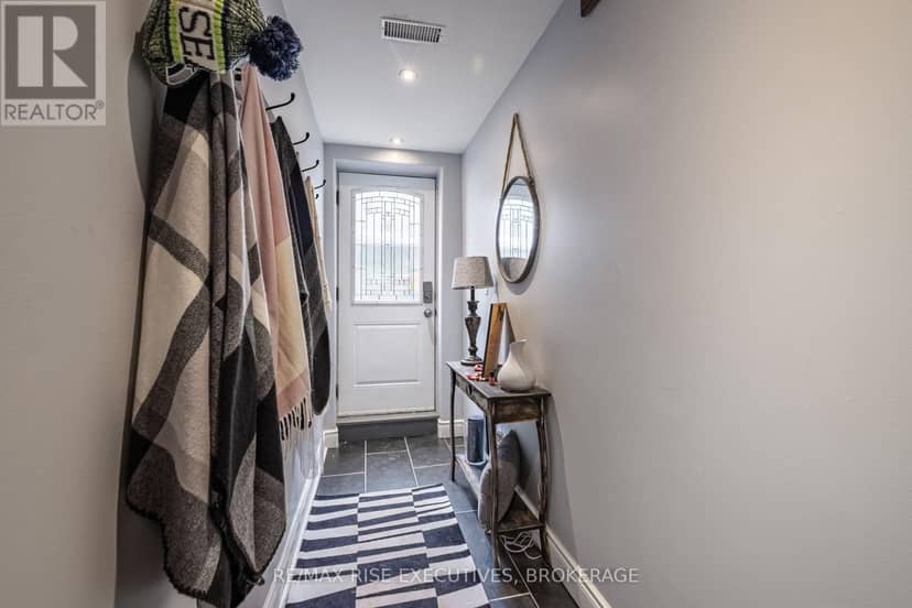 1388 Ottawa Street, Kingston, photo 2