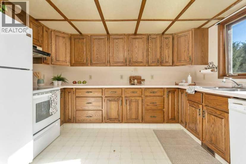 4701 57 Avenue — photo 20 of 40