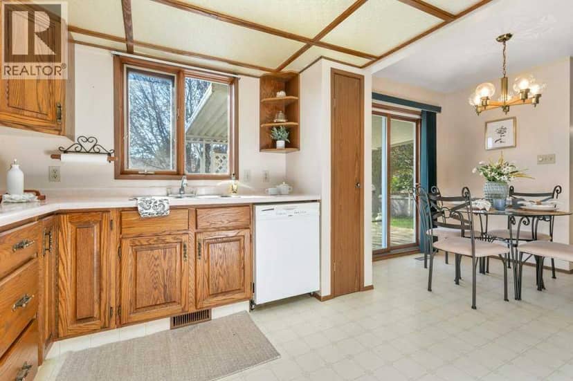 4701 57 Avenue — photo 13 of 40