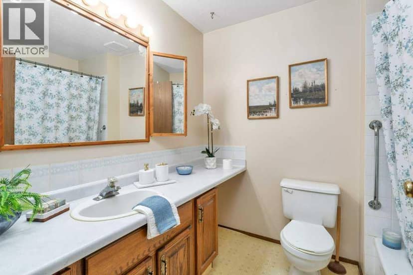 4701 57 Avenue — photo 18 of 40
