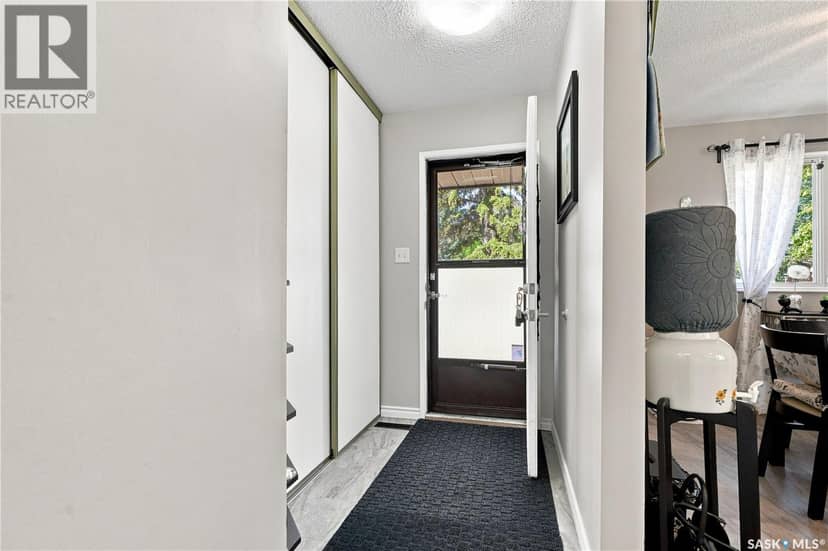 27 1128 Mckercher DRIVE — photo 5 of 40
