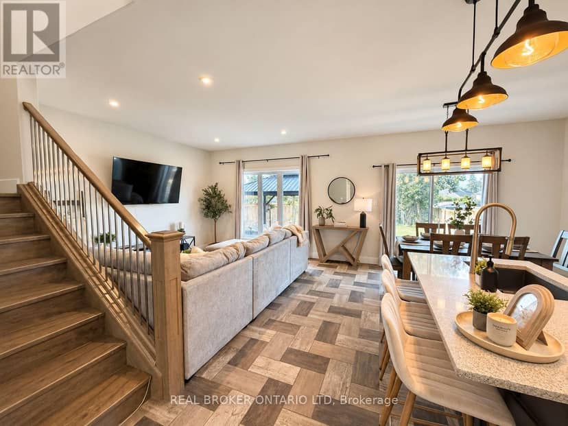 22 Queensway Drive, Strathroy-Caradoc, photo 3
