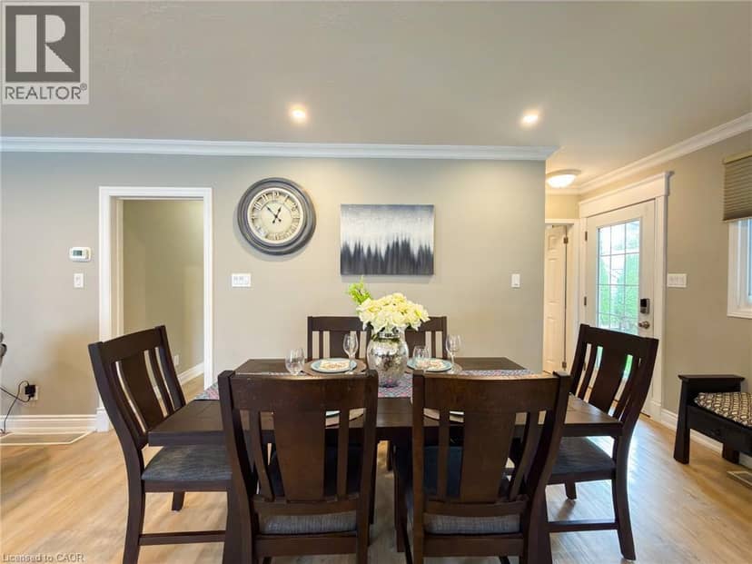 8 RUTHERFORD Street — photo 17 of 40