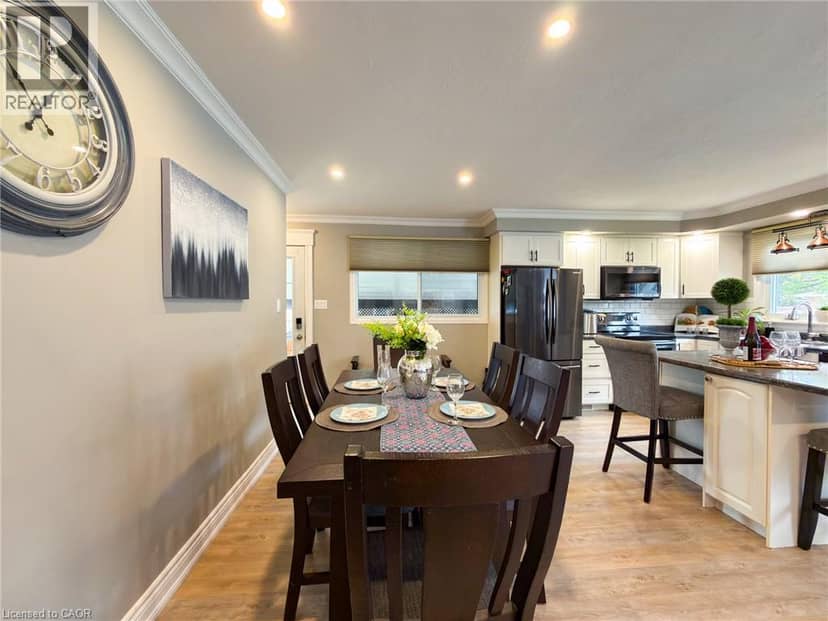 8 RUTHERFORD Street — photo 18 of 40