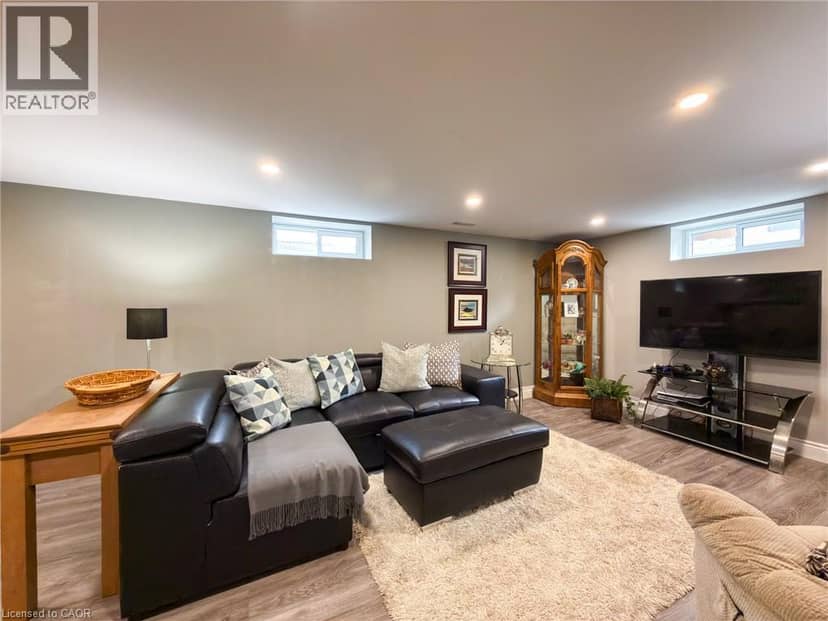 8 RUTHERFORD Street — photo 29 of 40
