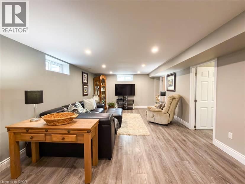 8 RUTHERFORD Street — photo 28 of 40