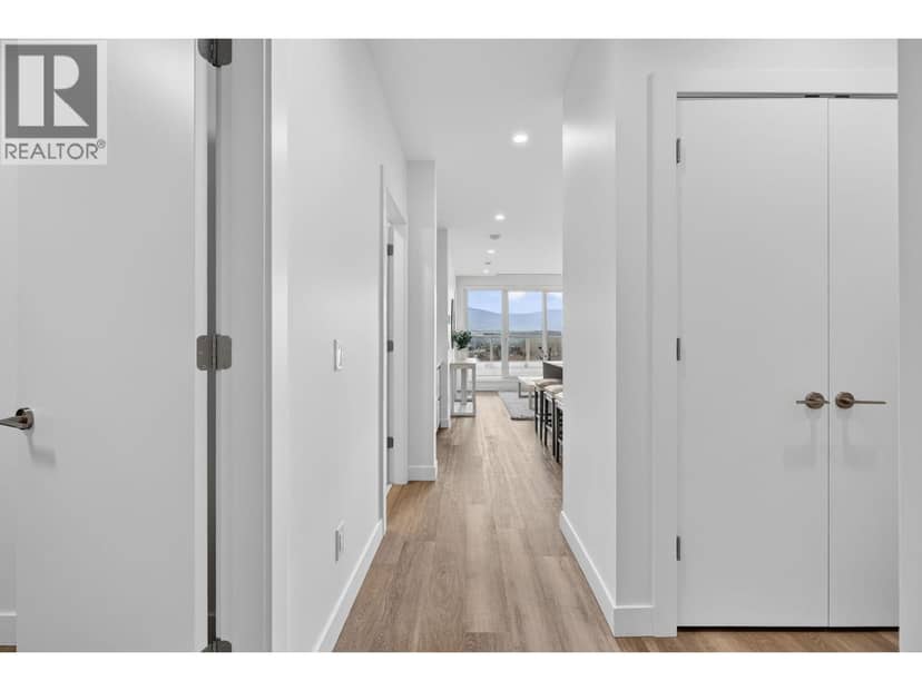 3340 Lakeshore Road Unit# 803 — photo 15 of 40