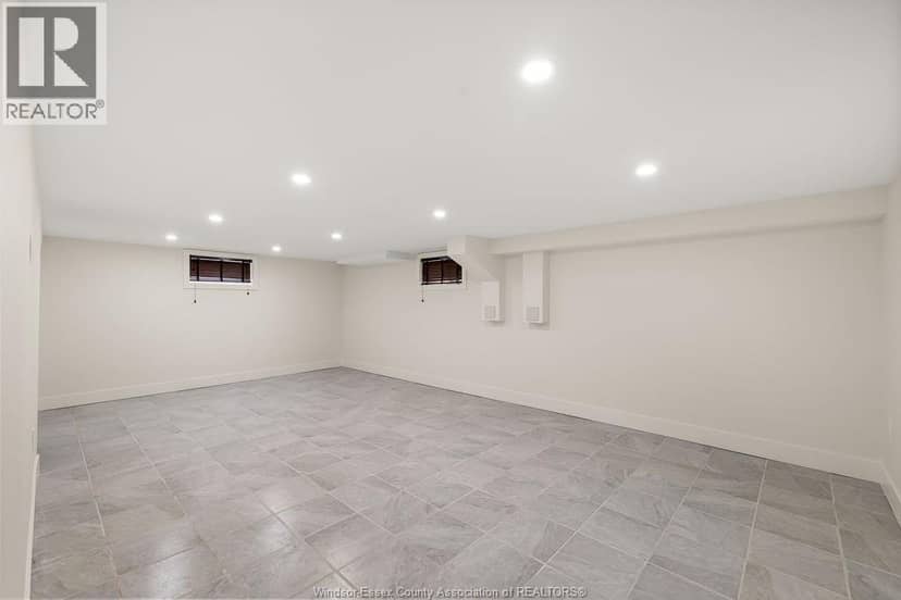 2594 Buckingham — photo 22 of 36