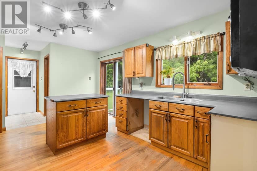 32 Kipawa Crescent — photo 9 of 34