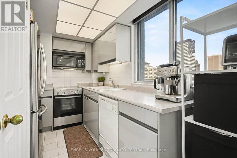 601 - 7 Broadway Avenue — photo 9 of 17