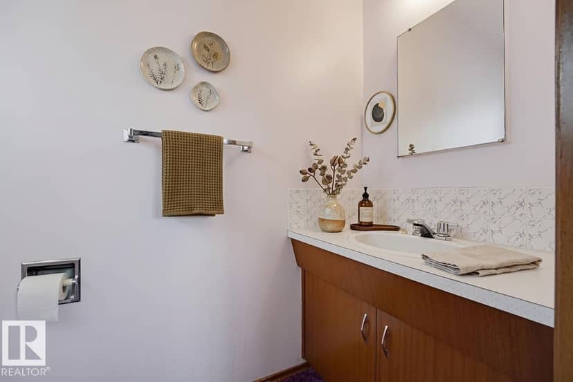 7319 150 AV NW — photo 16 of 40