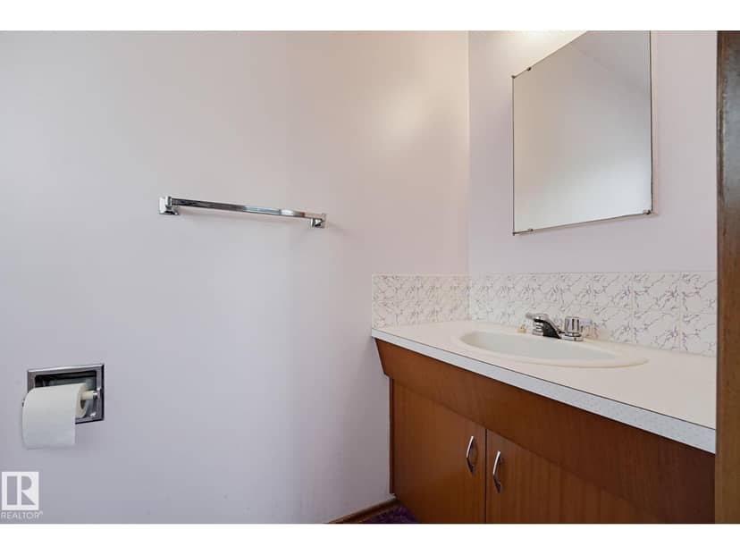 7319 150 AV NW — photo 17 of 40