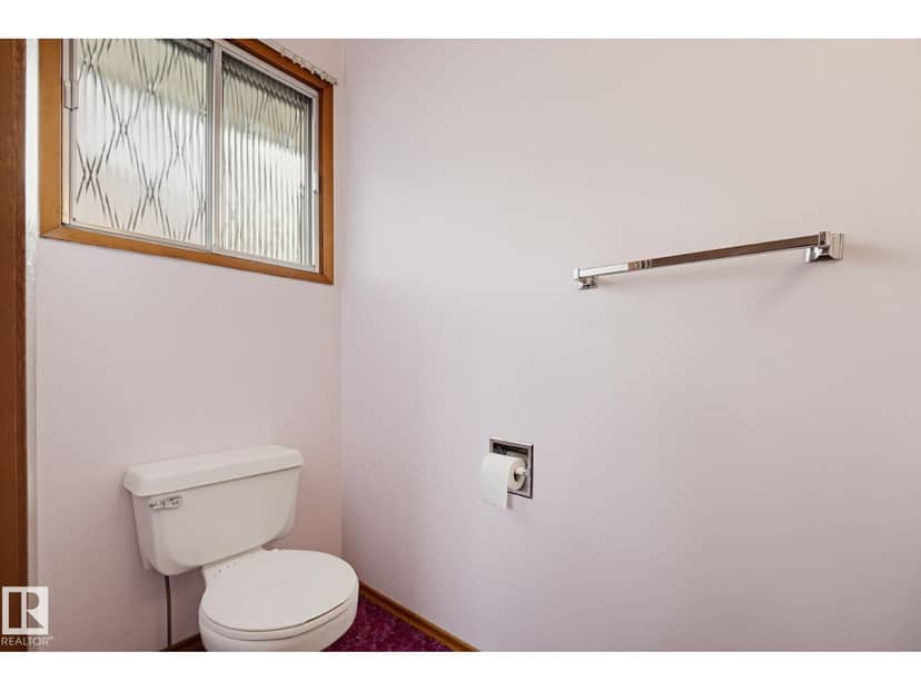 7319 150 AV NW — photo 19 of 40