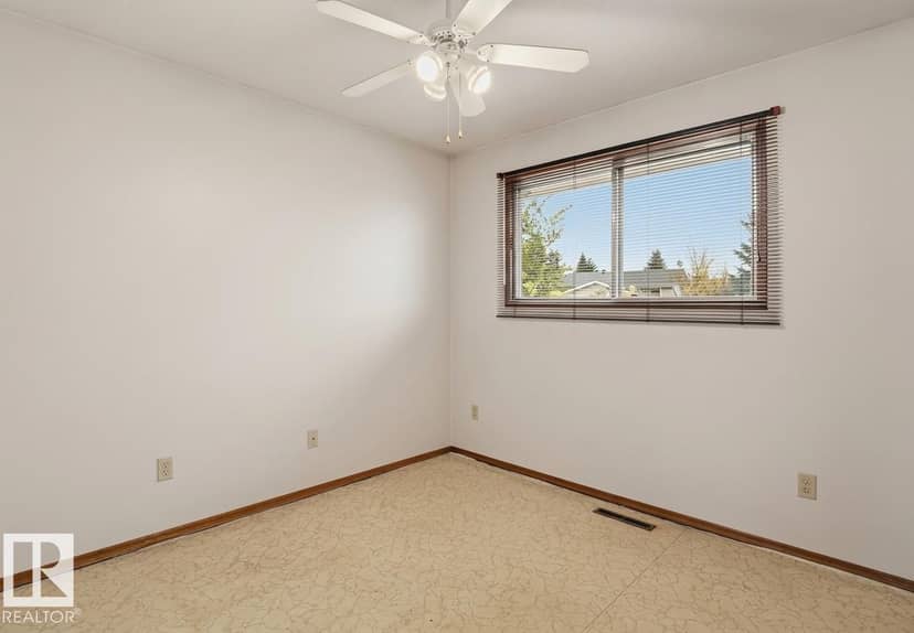 7319 150 AV NW — photo 24 of 40