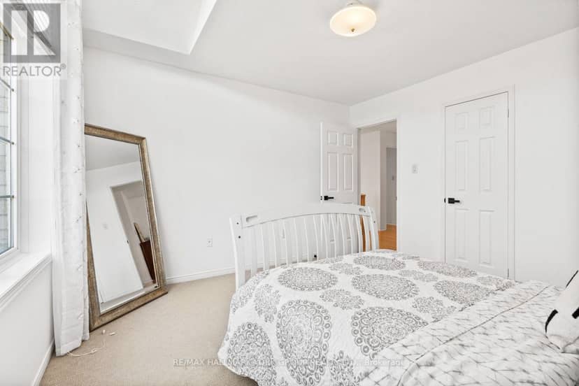 53 Catalina Crescent — photo 37 of 40