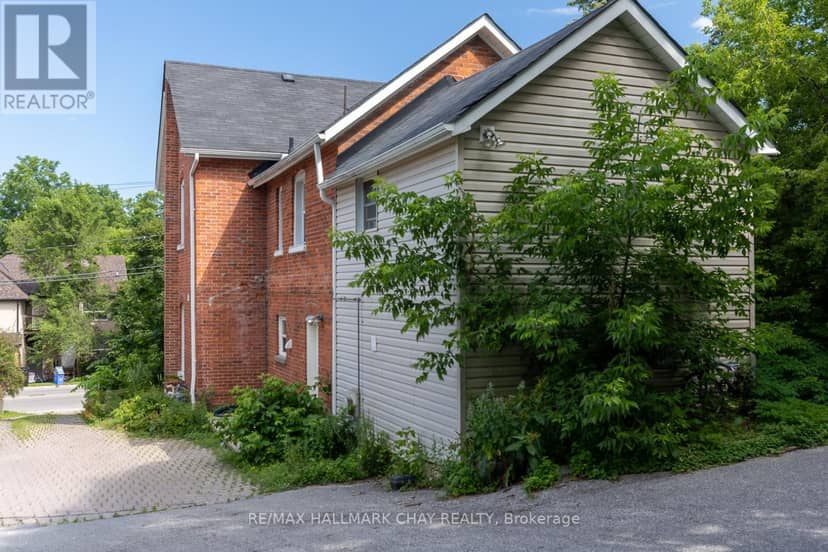 9 Penetang Street — photo 10 of 15