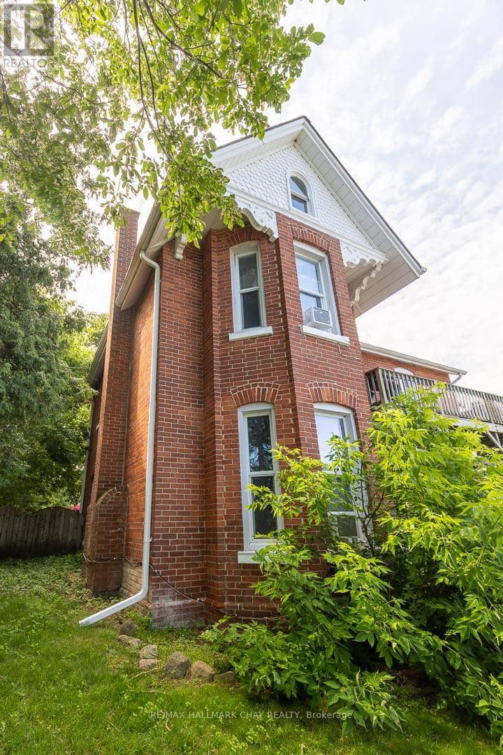 9 Penetang Street — photo 12 of 15