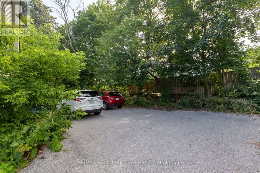 9 Penetang Street — photo 13 of 15