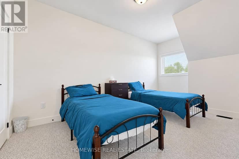 33 Ruby Crescent — photo 21 of 40