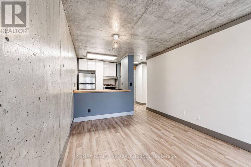819 - 222 The Esplanade — photo 13 of 40