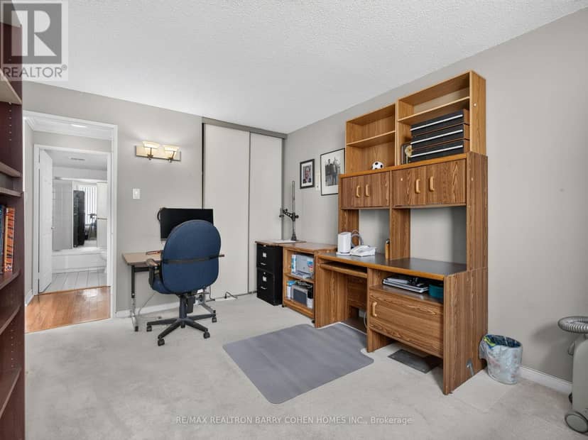 2009 - 700 Constellation Drive — photo 14 of 17