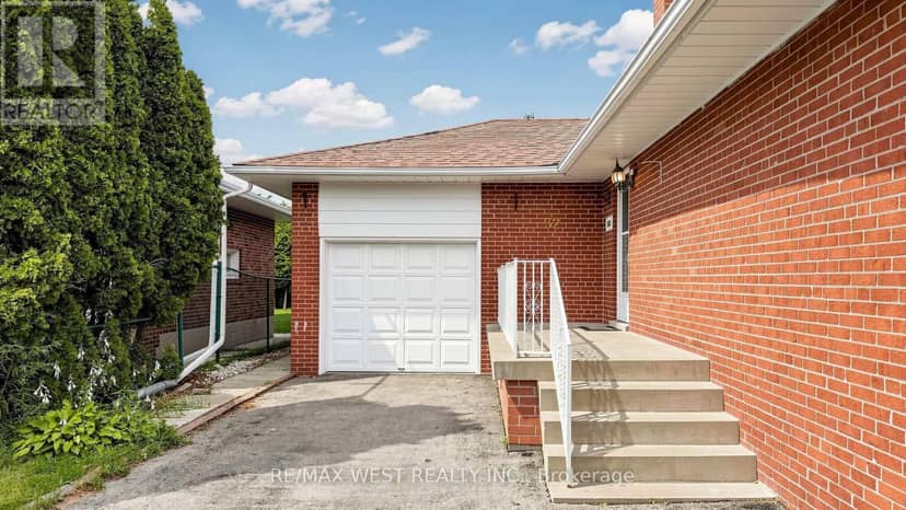 32 Allonsius Drive, Toronto, photo 3