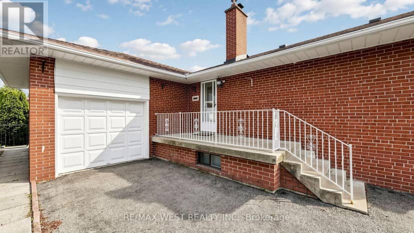 32 Allonsius Drive, Toronto, photo 4