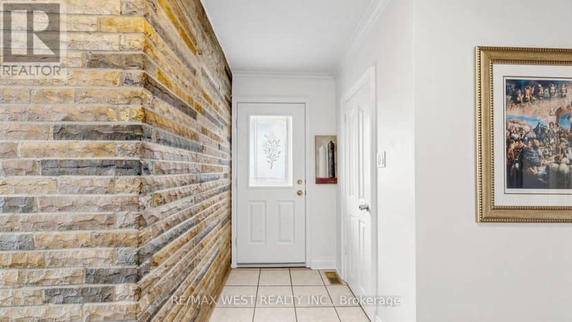 32 Allonsius Drive, Toronto, photo 5