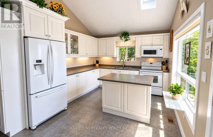 27 Hillcrest Avenue — photo 10 of 40