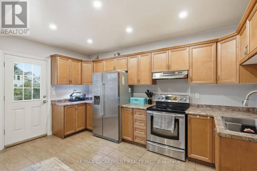 32 Oak Avenue — photo 17 of 40