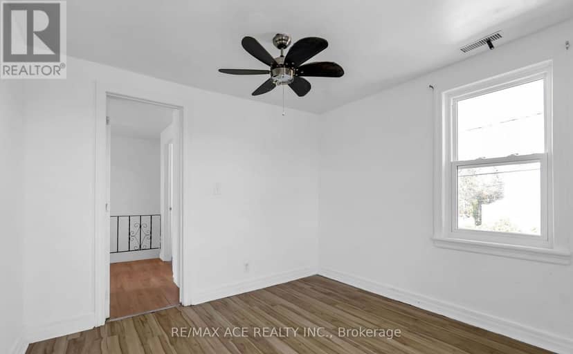 1606 Pitt Street — photo 10 of 28