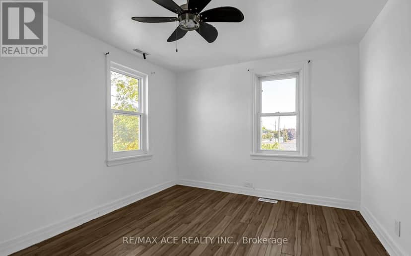 1606 Pitt Street — photo 11 of 28