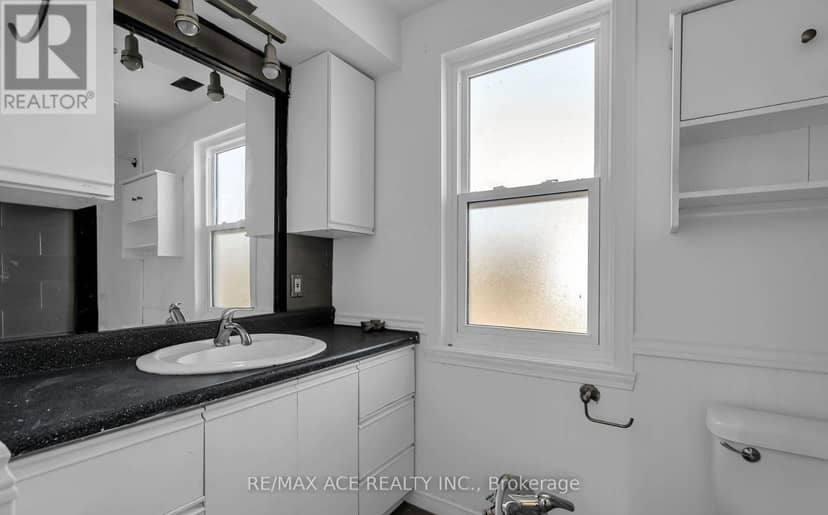 1606 Pitt Street — photo 16 of 28