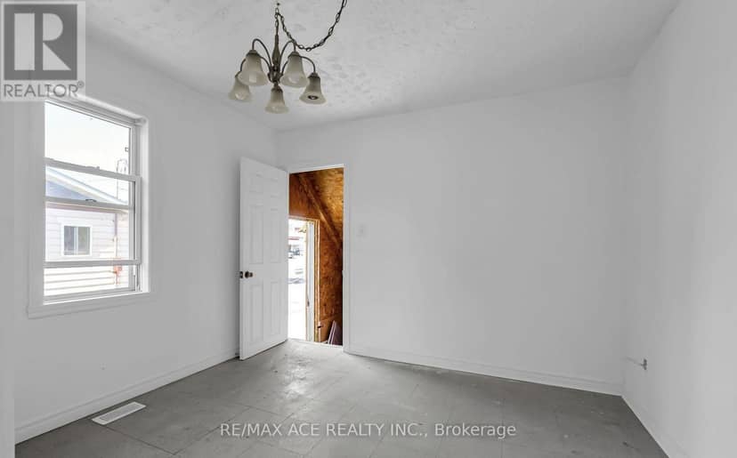 1606 Pitt Street — photo 17 of 28