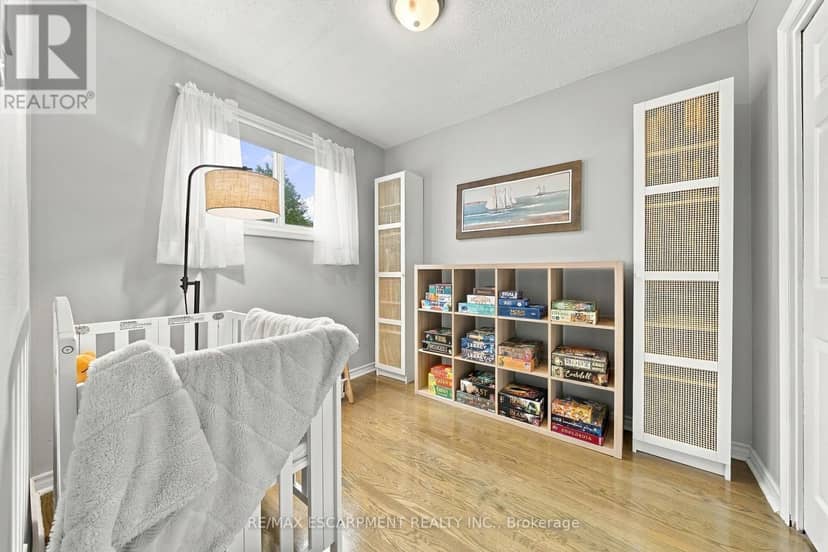 429 Limeridge Road W — photo 11 of 21