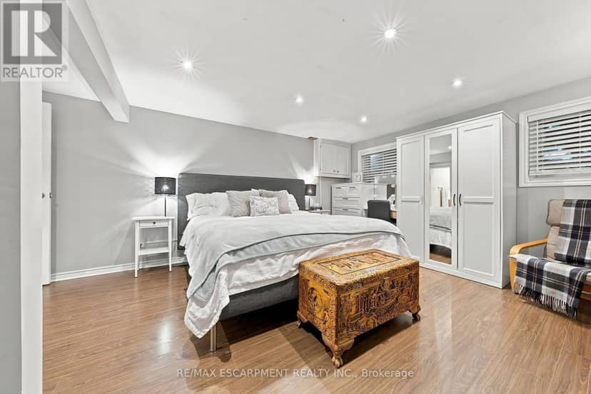 429 Limeridge Road W — photo 13 of 21