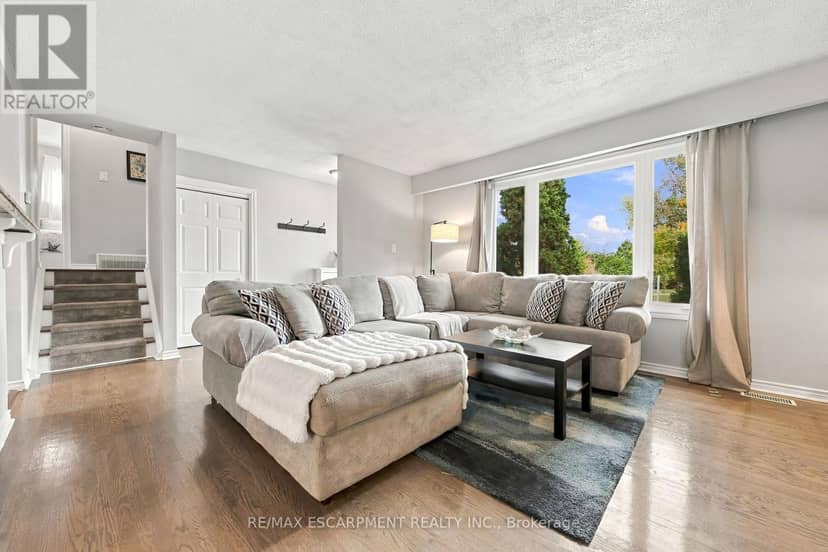 429 Limeridge Road W — photo 4 of 21