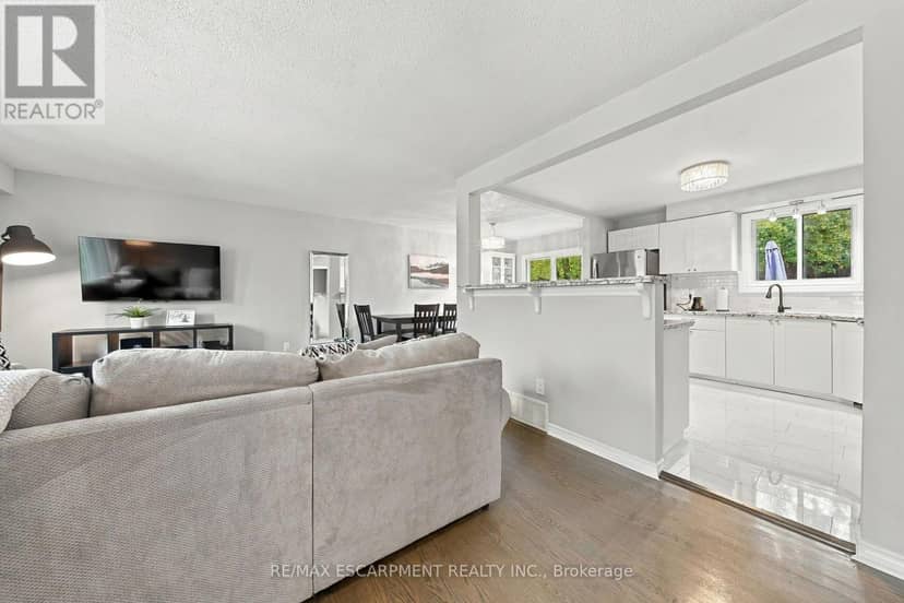 429 Limeridge Road W — photo 5 of 21