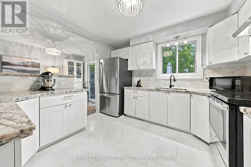 429 Limeridge Road W — photo 6 of 21