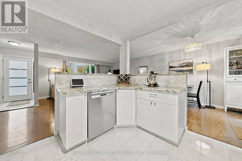 429 Limeridge Road W — photo 7 of 21