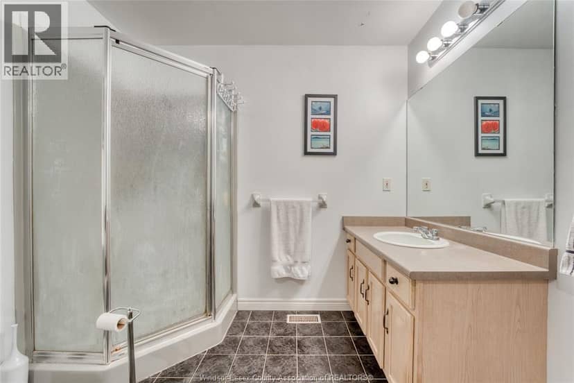 1610 Chornoby CRESCENT — photo 14 of 40