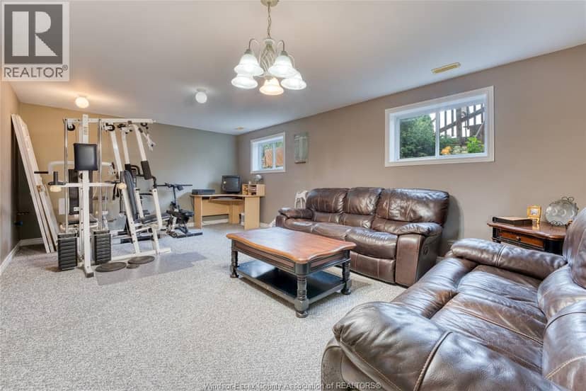 1610 Chornoby CRESCENT — photo 18 of 40
