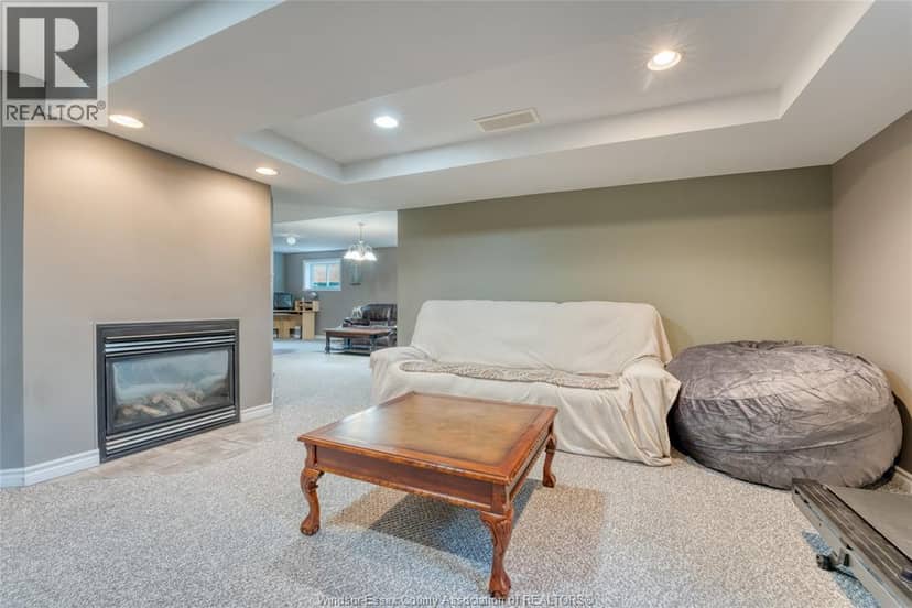 1610 Chornoby CRESCENT — photo 22 of 40
