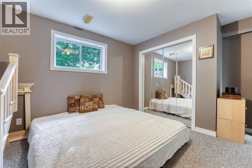 1610 Chornoby CRESCENT — photo 27 of 40