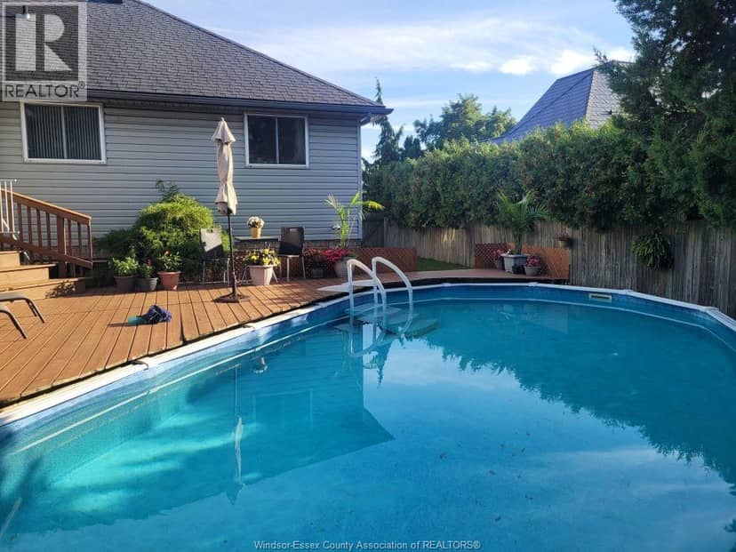 1610 Chornoby CRESCENT — photo 31 of 40
