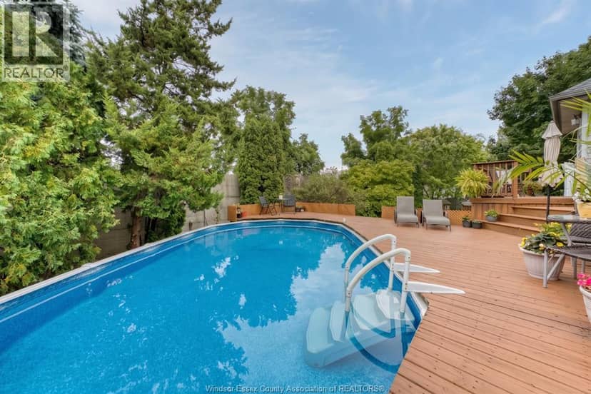 1610 Chornoby CRESCENT — photo 36 of 40