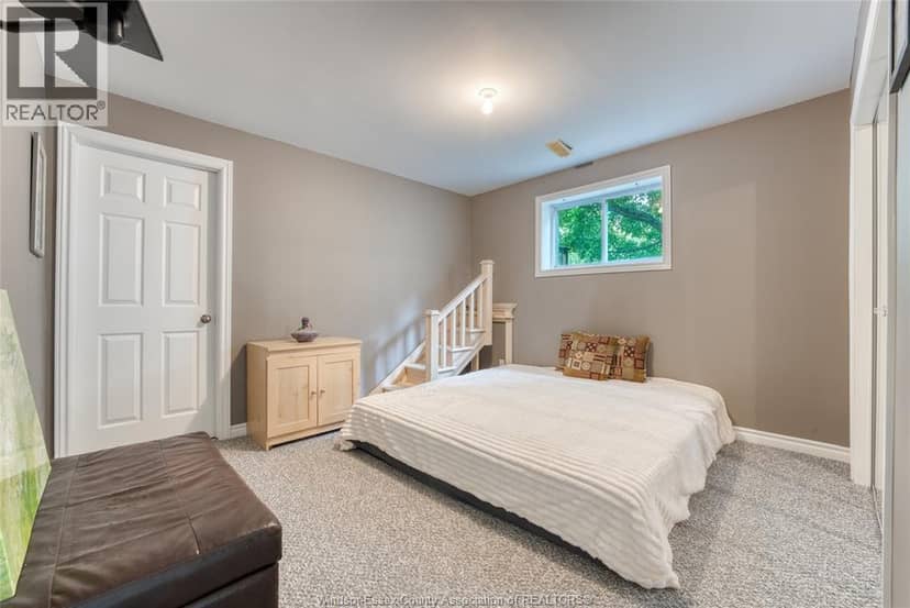 1610 Chornoby CRESCENT — photo 26 of 40