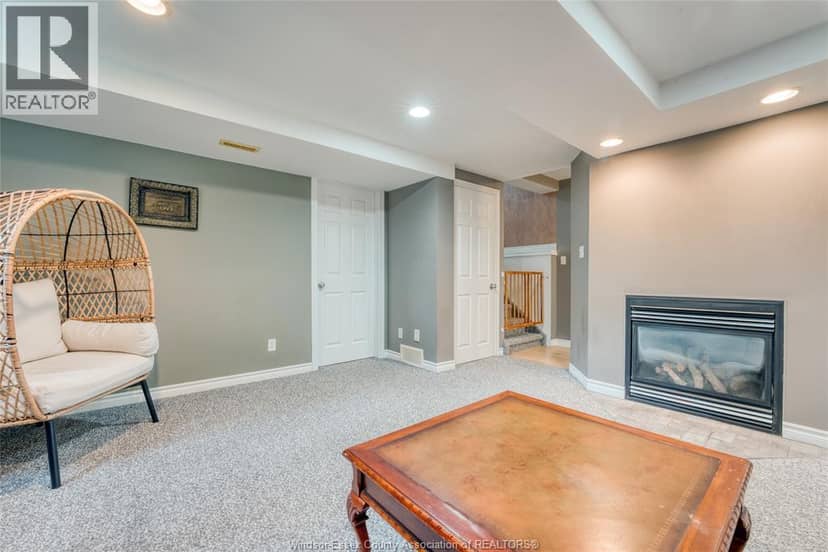 1610 Chornoby CRESCENT — photo 23 of 40